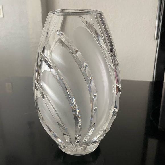 MARQUIS BY WATERFORD VASE FROSTED CRYSTAL COVENTRY PATTERN - Picture 8 of 10